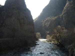 Debed river before entering Alaverdi city, December, 2009 (by Aghavni Harutyunyan)_thumb