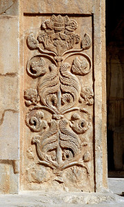 Arbre de vie à l'entrée de la grotte principale de Taq-e Bostan, Kermanshah, Iran