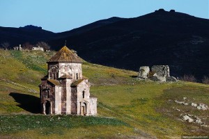 Ոսկեպարի 7-րդ դարի Սուրբ Աստվածածին եկեղեցին