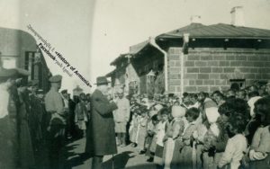khatisyan-in-sarikamish-with-armenian-refugees