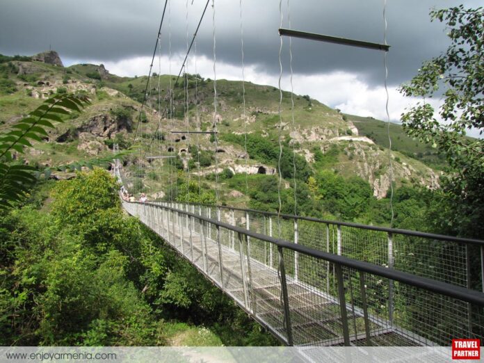 khndzoresk_rope_bridge_3