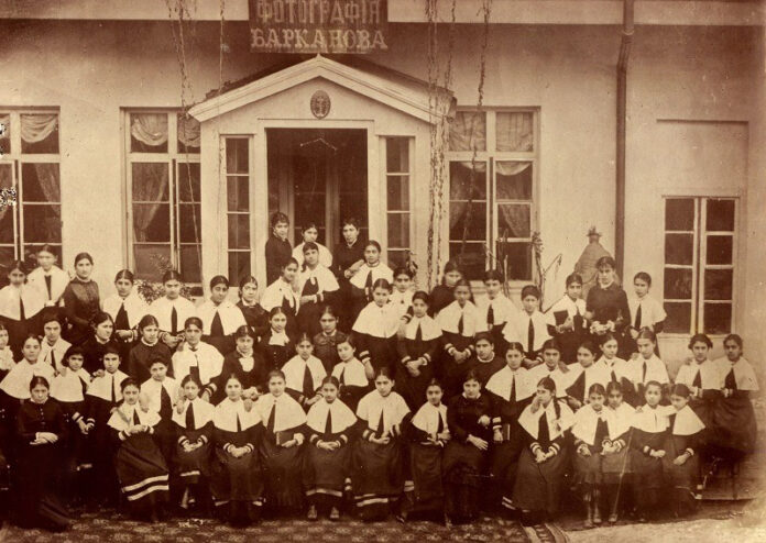 Gayanian_school_in_early_20th_century